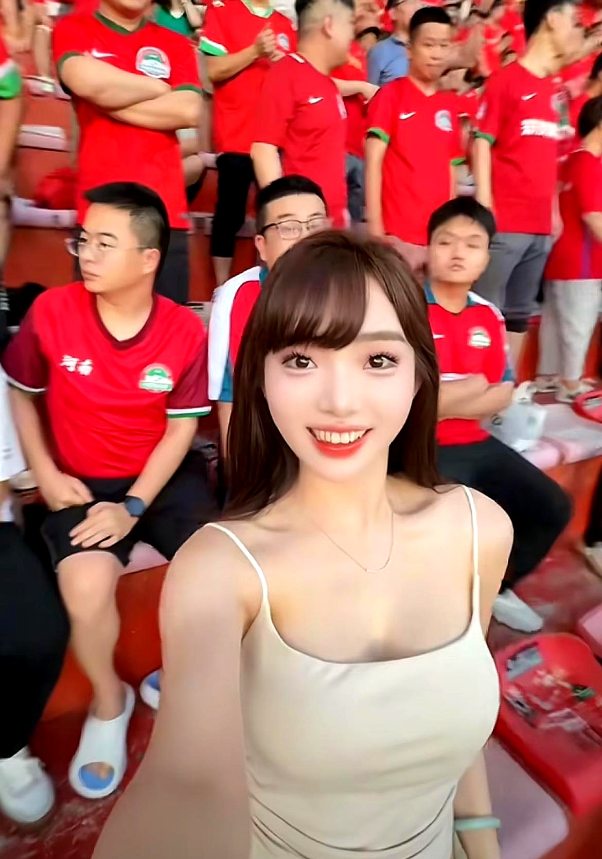 包含赛地聚焦：意大利杯集结日热度飙升，新疆广汇再遭质疑，球迷炸锅，身体对抗强度拉满的词条江南体育官网