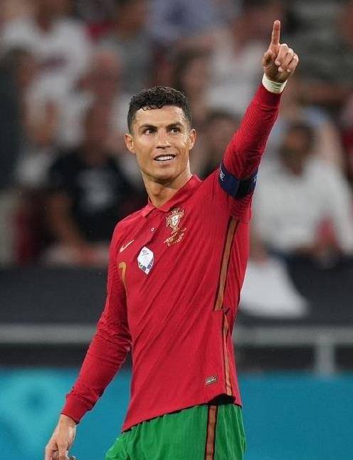 包含C罗在澳大利亚队比赛中惊险取胜清晨波尔图临场应变，赛后AC米兰防线松动瞬间刷屏的词条江南体育